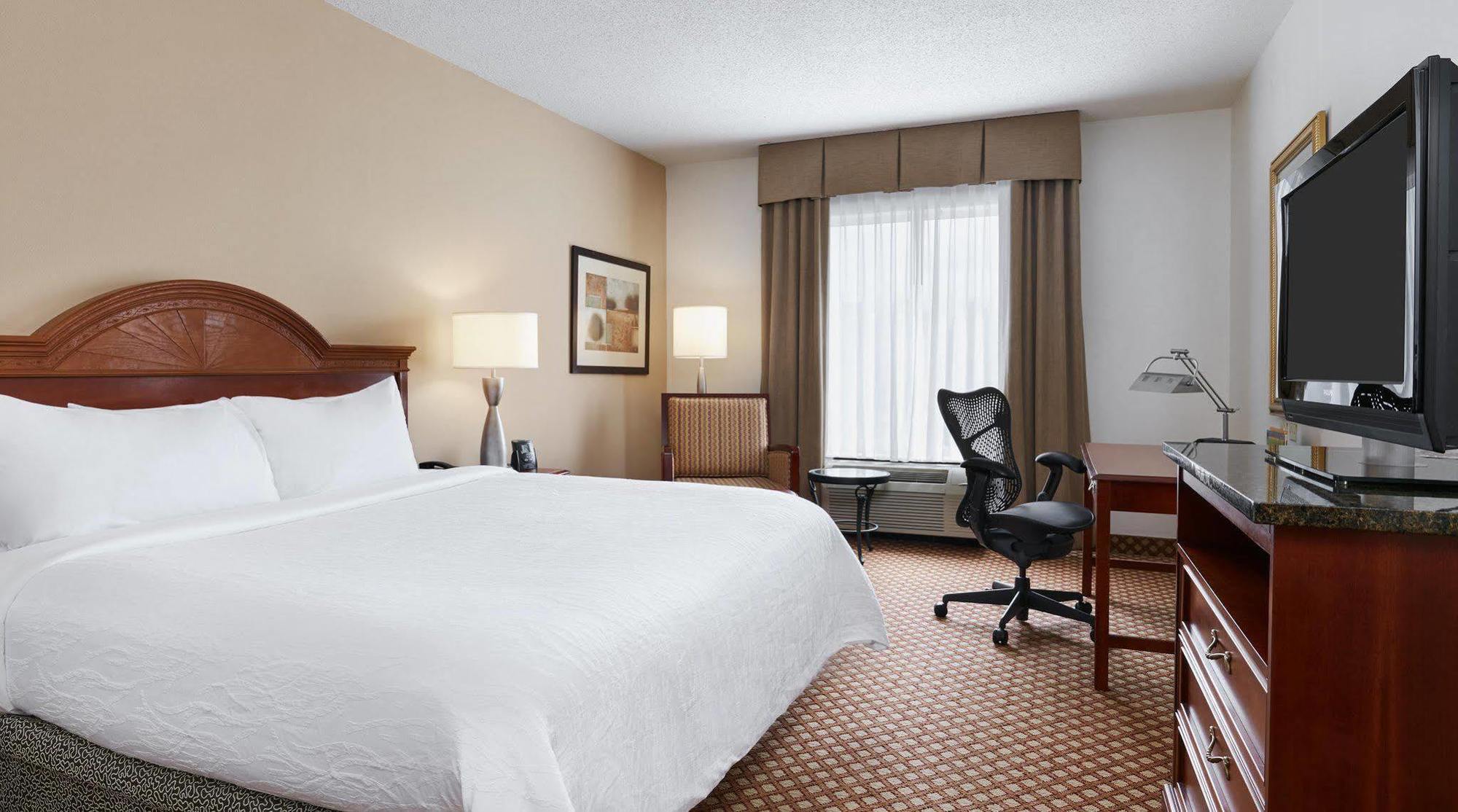 Hilton Garden Inn Charlotte North Eksteriør bilde